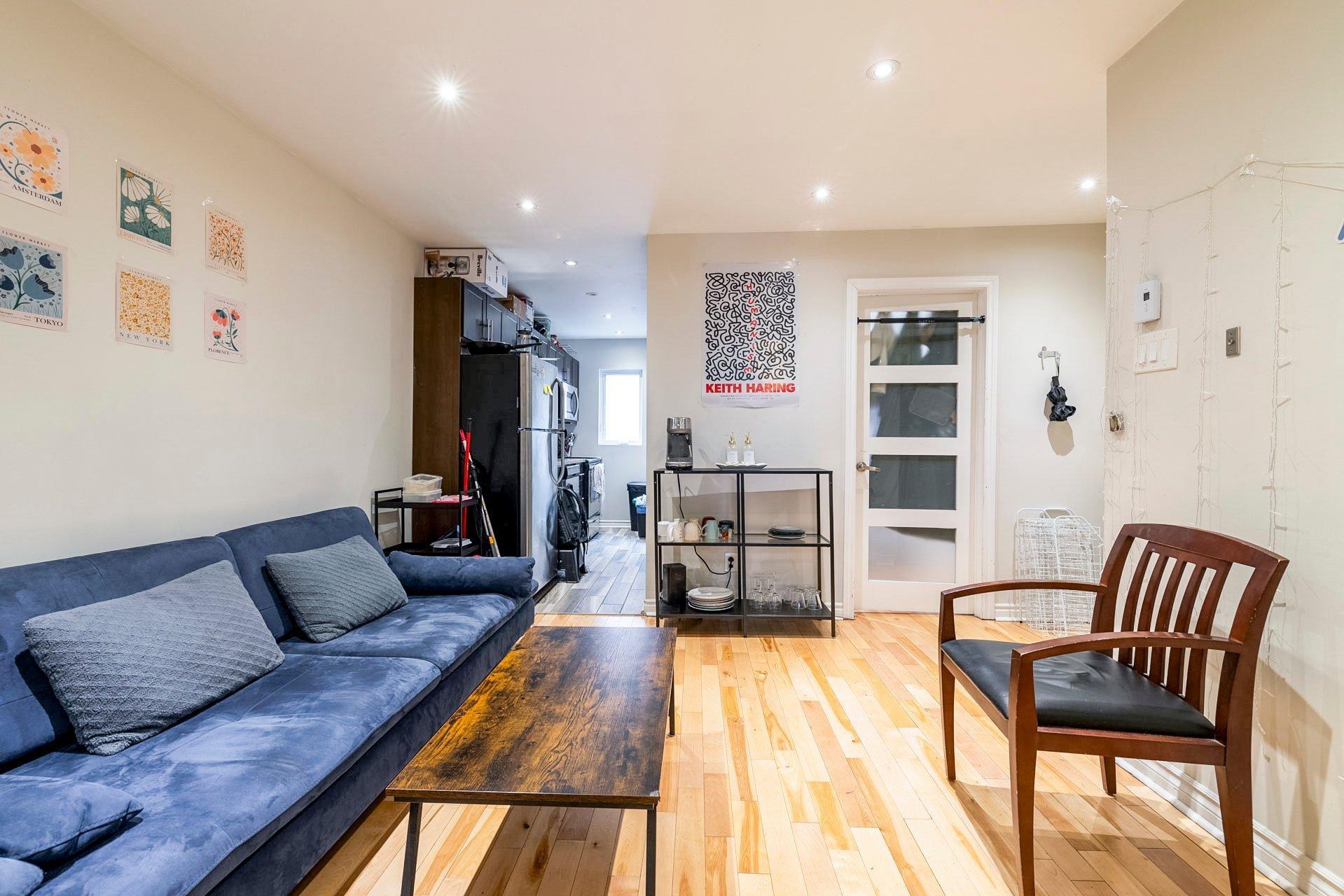 









3566


Rue St-Dominique

,
Montréal (Le Plateau-Mont-Royal),




QC
H2X2X4

