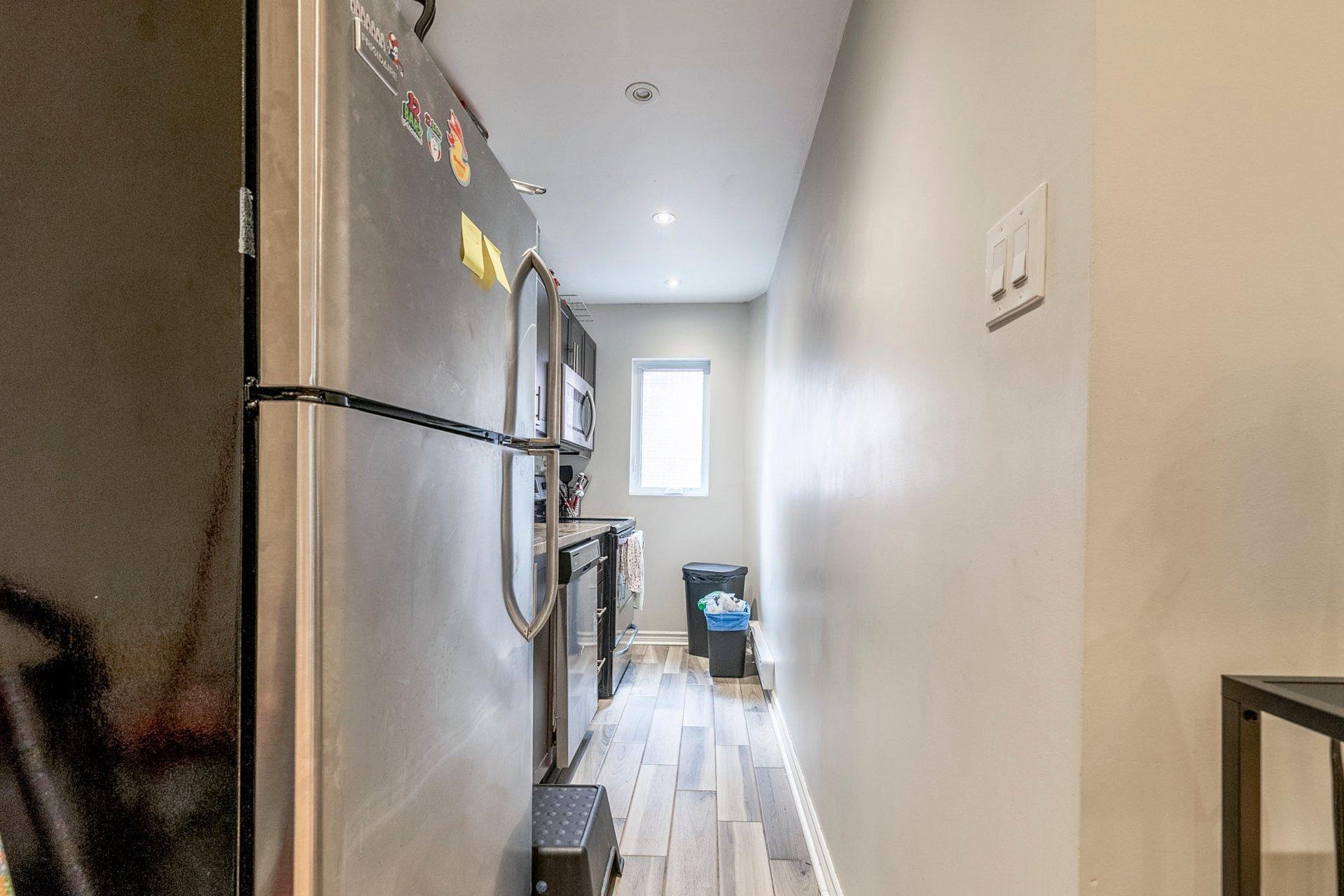









3566


Rue St-Dominique

,
Montréal (Le Plateau-Mont-Royal),




QC
H2X2X4

