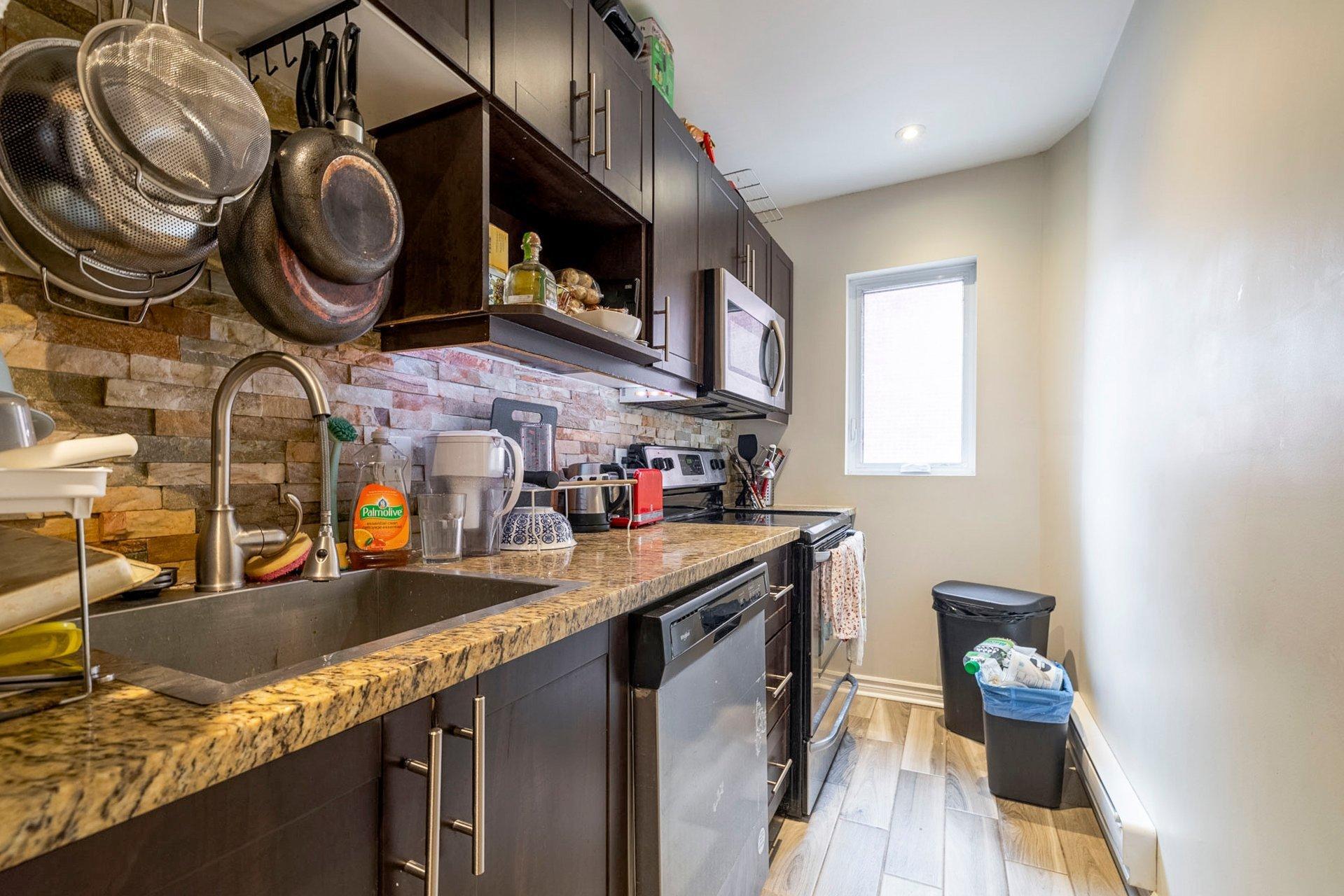 









3566


Rue St-Dominique

,
Montréal (Le Plateau-Mont-Royal),




QC
H2X2X4

