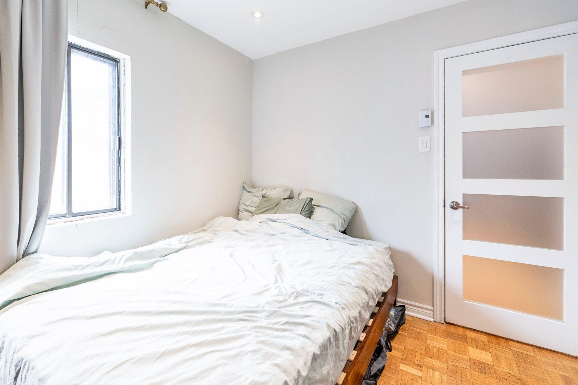 









3556


Rue St-Dominique

,
Montréal (Le Plateau-Mont-Royal),




QC
H2X2X4

