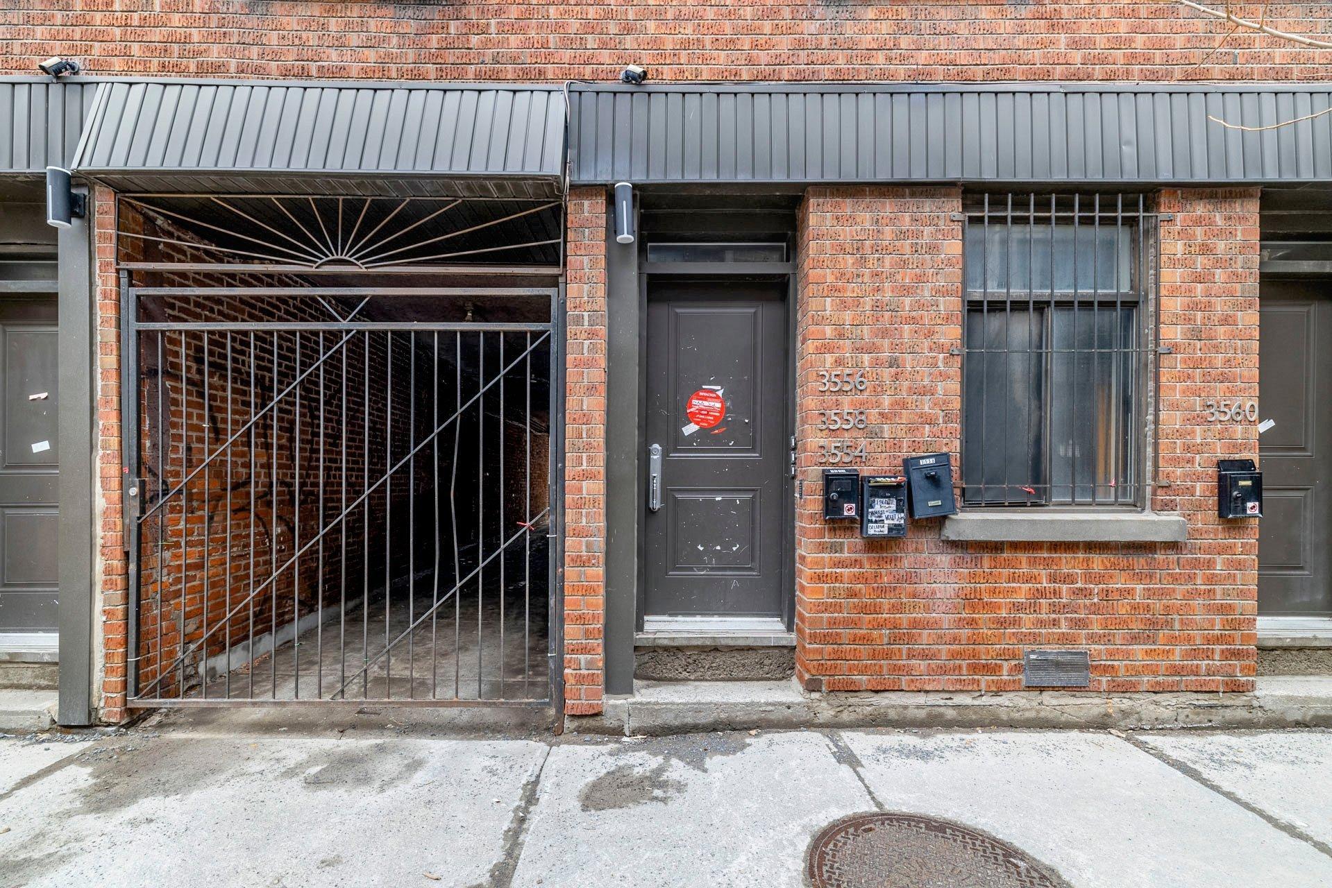 









3556


Rue St-Dominique

,
Montréal (Le Plateau-Mont-Royal),




QC
H2X2X4

