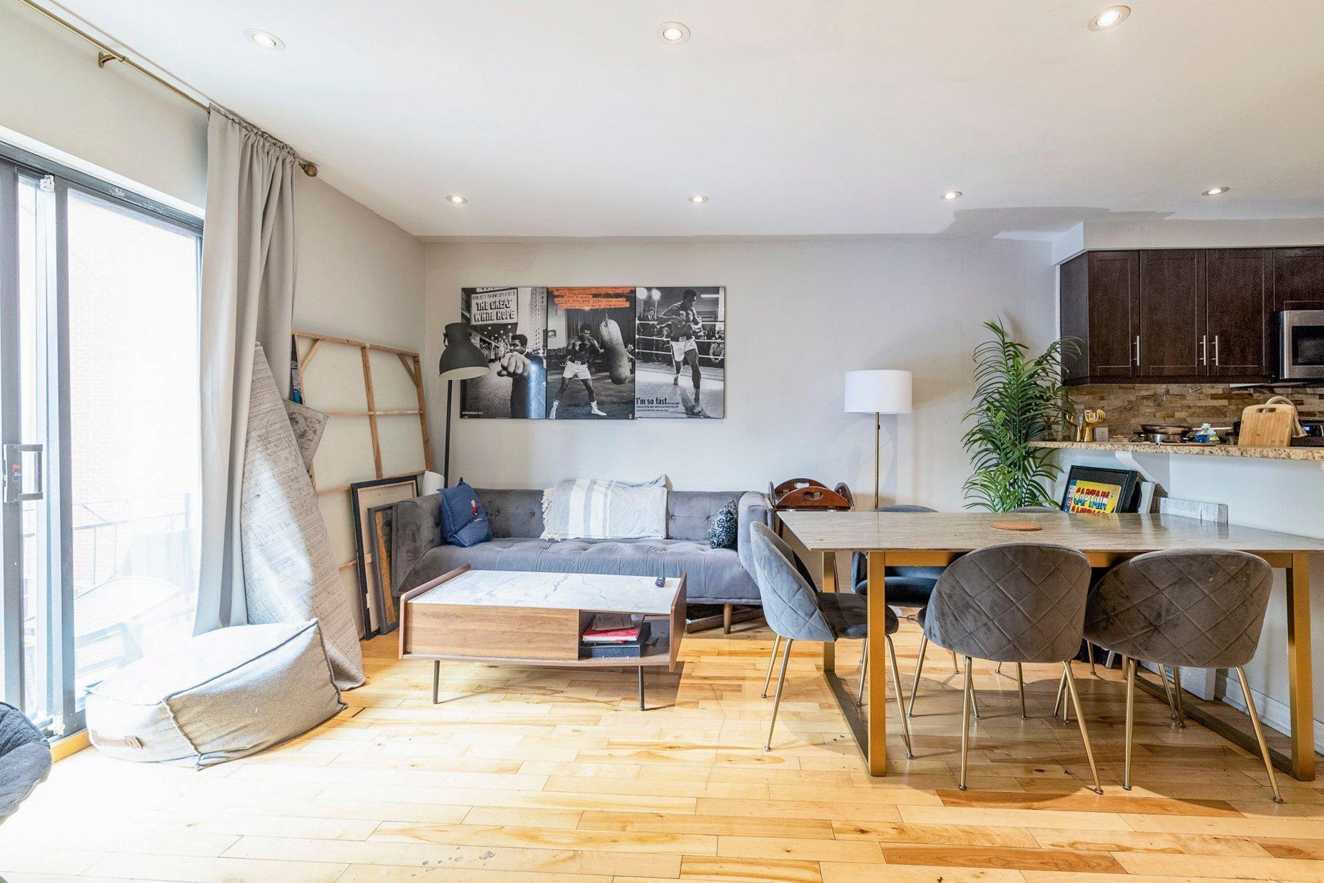 









3556


Rue St-Dominique

,
Montréal (Le Plateau-Mont-Royal),




QC
H2X2X4


