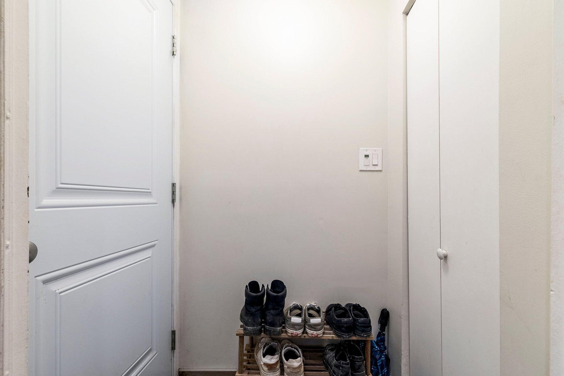 









3562


Rue St-Dominique

,
Montréal (Le Plateau-Mont-Royal),




QC
H2X2X4

