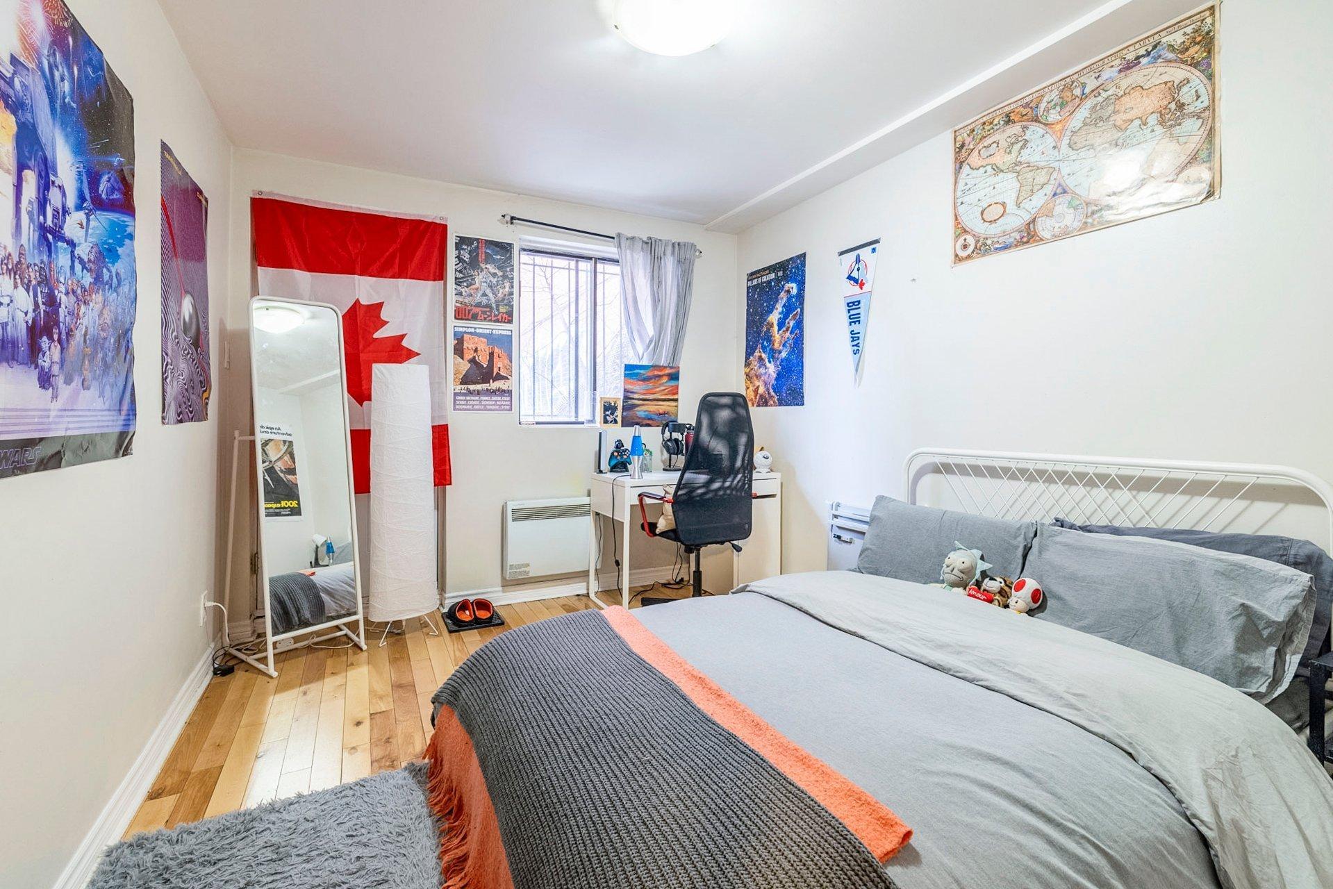 









3562


Rue St-Dominique

,
Montréal (Le Plateau-Mont-Royal),




QC
H2X2X4

