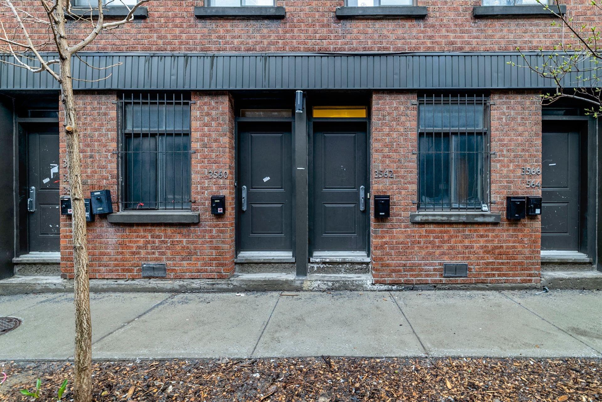 









3562


Rue St-Dominique

,
Montréal (Le Plateau-Mont-Royal),




QC
H2X2X4

