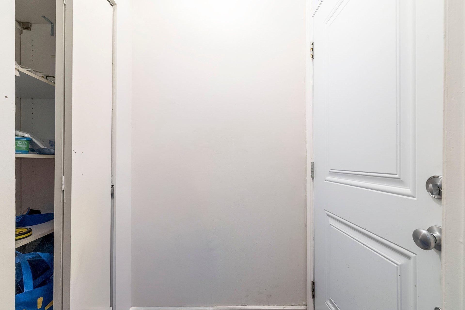 









3552A


Rue St-Dominique

,
Montréal (Le Plateau-Mont-Royal),




QC
H2X2X4

