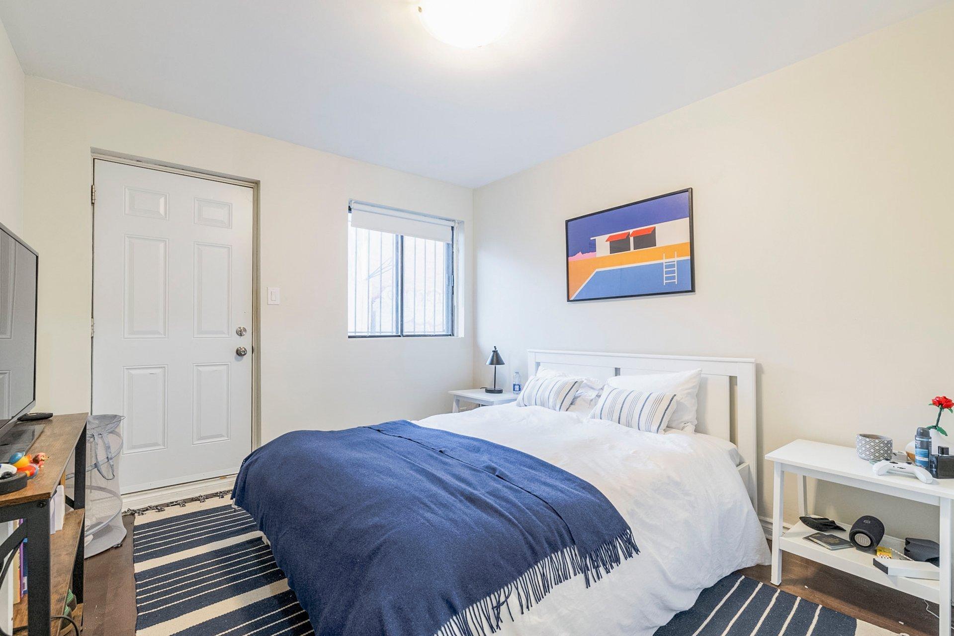 









3552A


Rue St-Dominique

,
Montréal (Le Plateau-Mont-Royal),




QC
H2X2X4

