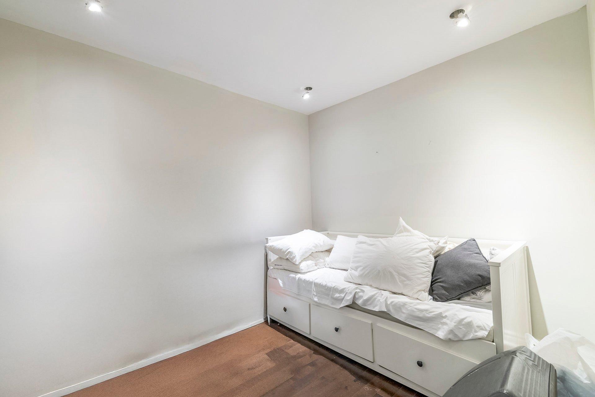 









3552A


Rue St-Dominique

,
Montréal (Le Plateau-Mont-Royal),




QC
H2X2X4

