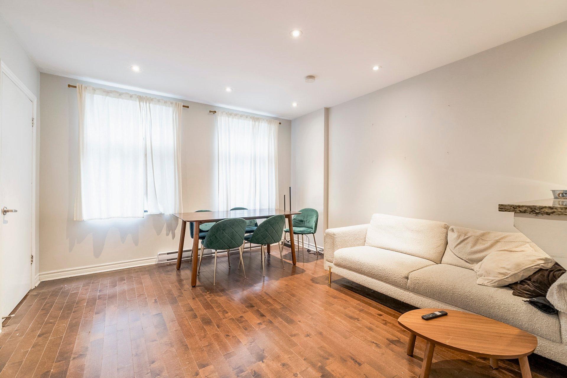 









3552A


Rue St-Dominique

,
Montréal (Le Plateau-Mont-Royal),




QC
H2X2X4

