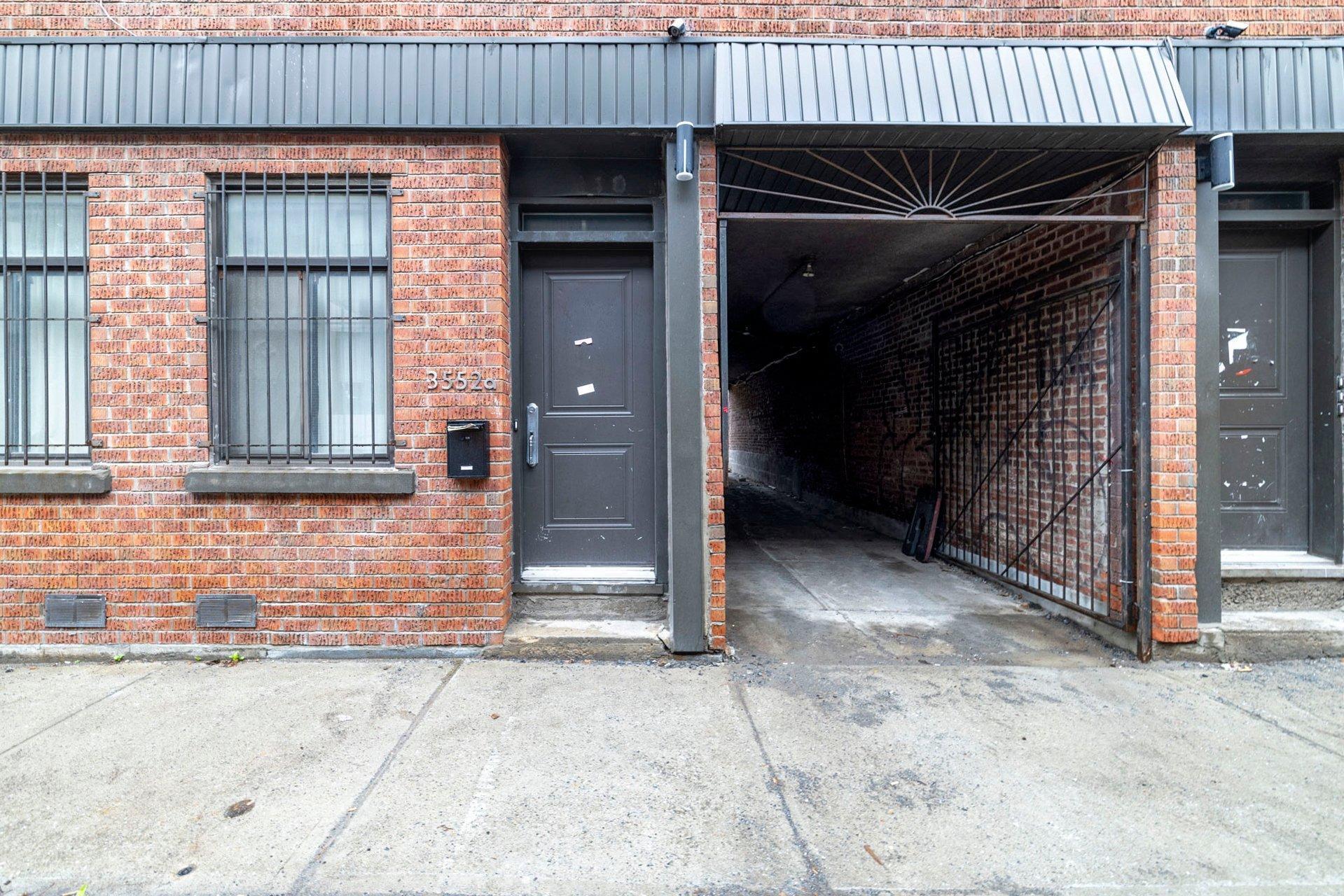 









3552A


Rue St-Dominique

,
Montréal (Le Plateau-Mont-Royal),




QC
H2X2X4

