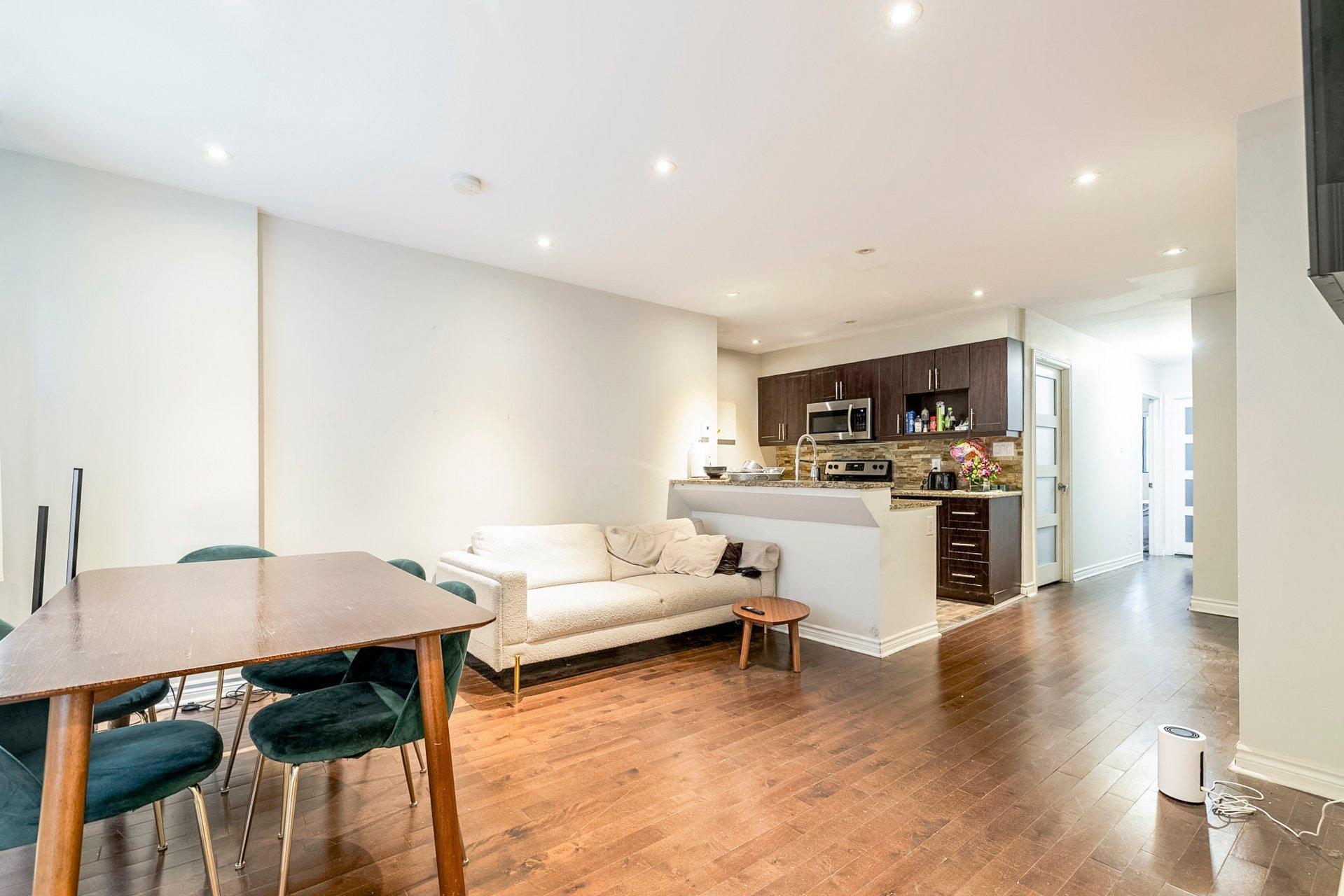 









3552A


Rue St-Dominique

,
Montréal (Le Plateau-Mont-Royal),




QC
H2X2X4

