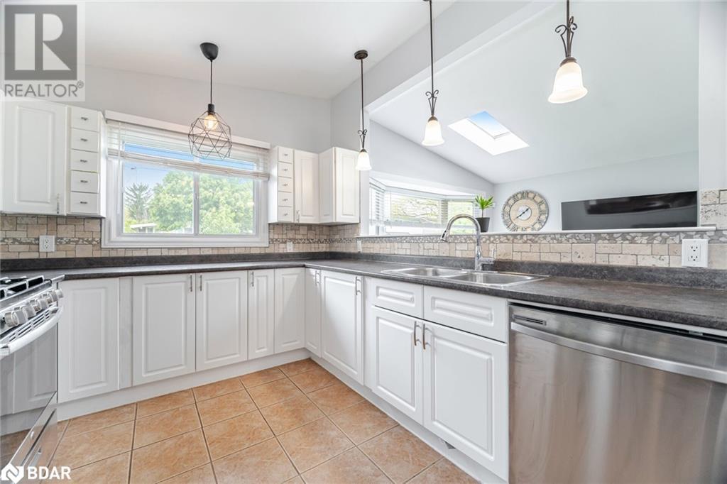 












61 LAWFIELD Drive

,
Hamilton,




Ontario
L8V4C6

