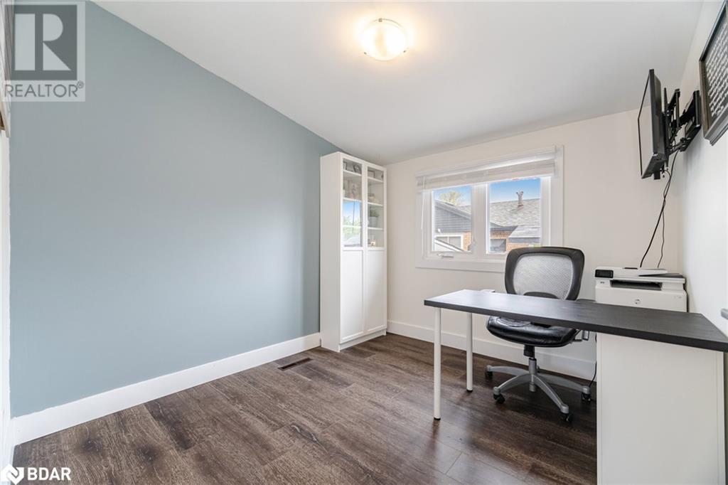 












61 LAWFIELD Drive

,
Hamilton,




Ontario
L8V4C6

