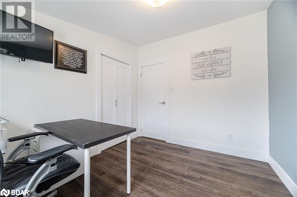 












61 LAWFIELD Drive

,
Hamilton,




Ontario
L8V4C6

