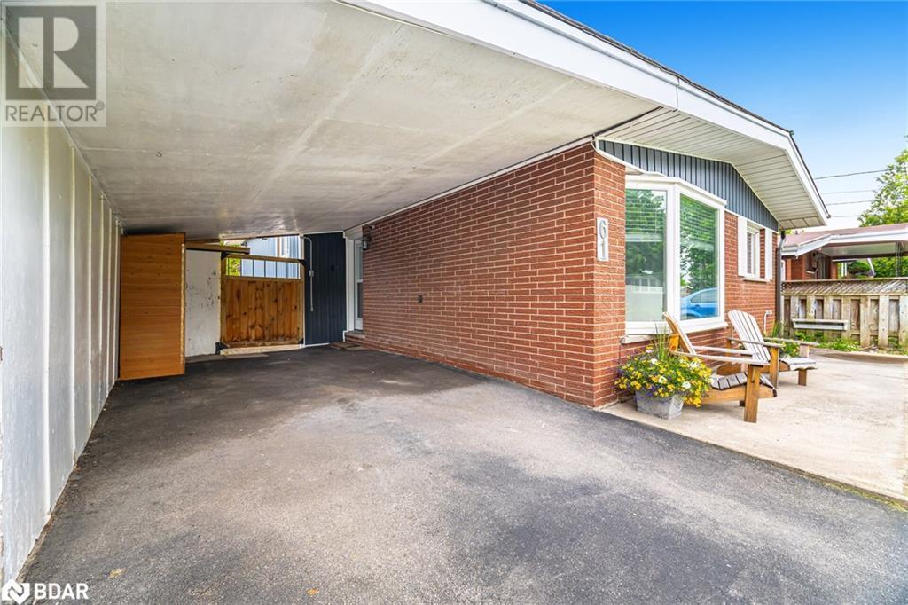 












61 LAWFIELD Drive

,
Hamilton,




Ontario
L8V4C6

