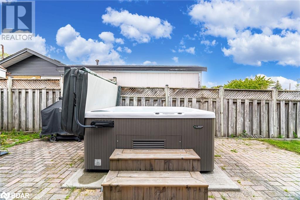 












61 LAWFIELD Drive

,
Hamilton,




Ontario
L8V4C6

