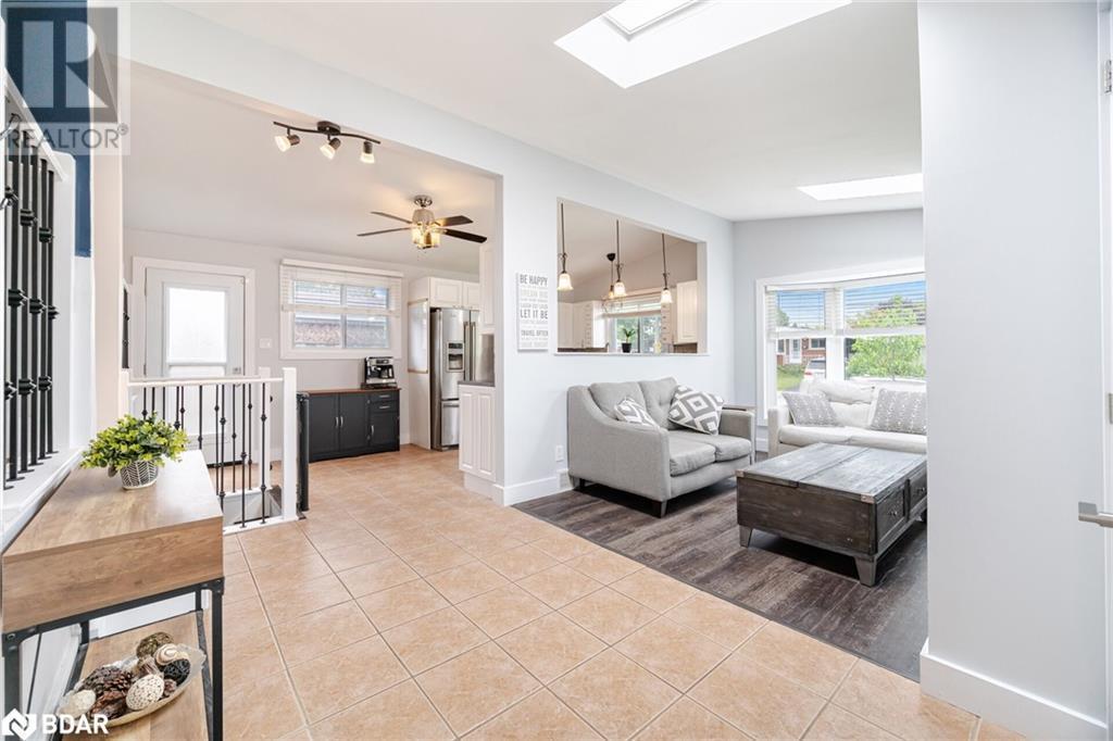 












61 LAWFIELD Drive

,
Hamilton,




Ontario
L8V4C6

