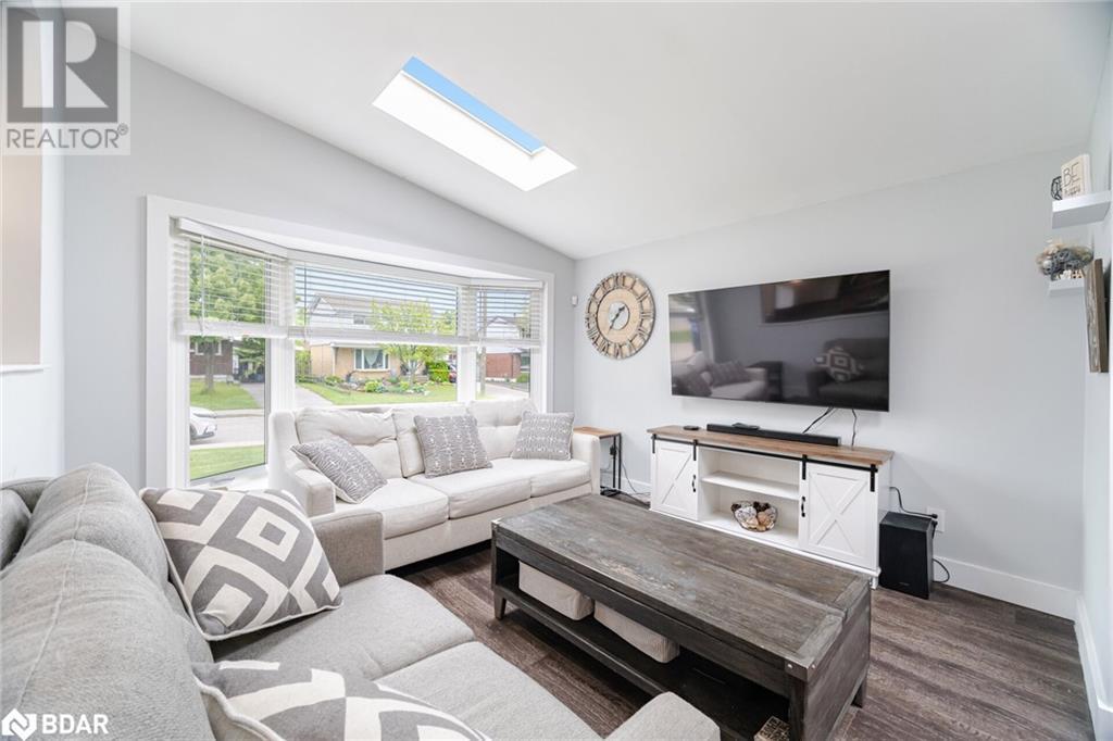 












61 LAWFIELD Drive

,
Hamilton,




Ontario
L8V4C6


