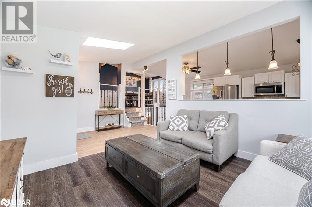 












61 LAWFIELD Drive

,
Hamilton,




Ontario
L8V4C6

