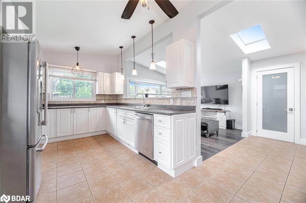 












61 LAWFIELD Drive

,
Hamilton,




Ontario
L8V4C6

