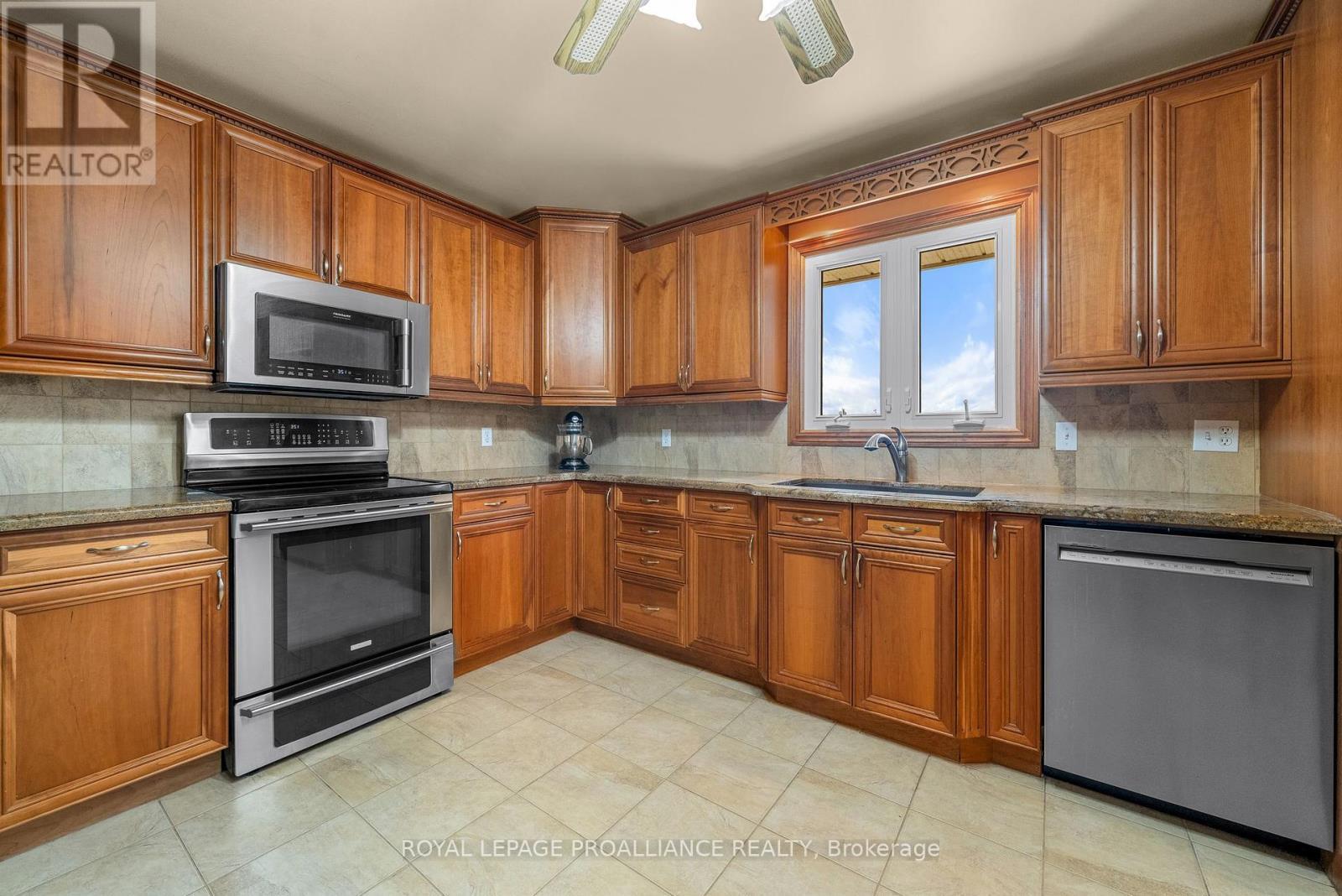 












3286 COUNTY ROAD 3

,
Prince Edward County (Ameliasburg Ward),




Ontario
K0K1L0

