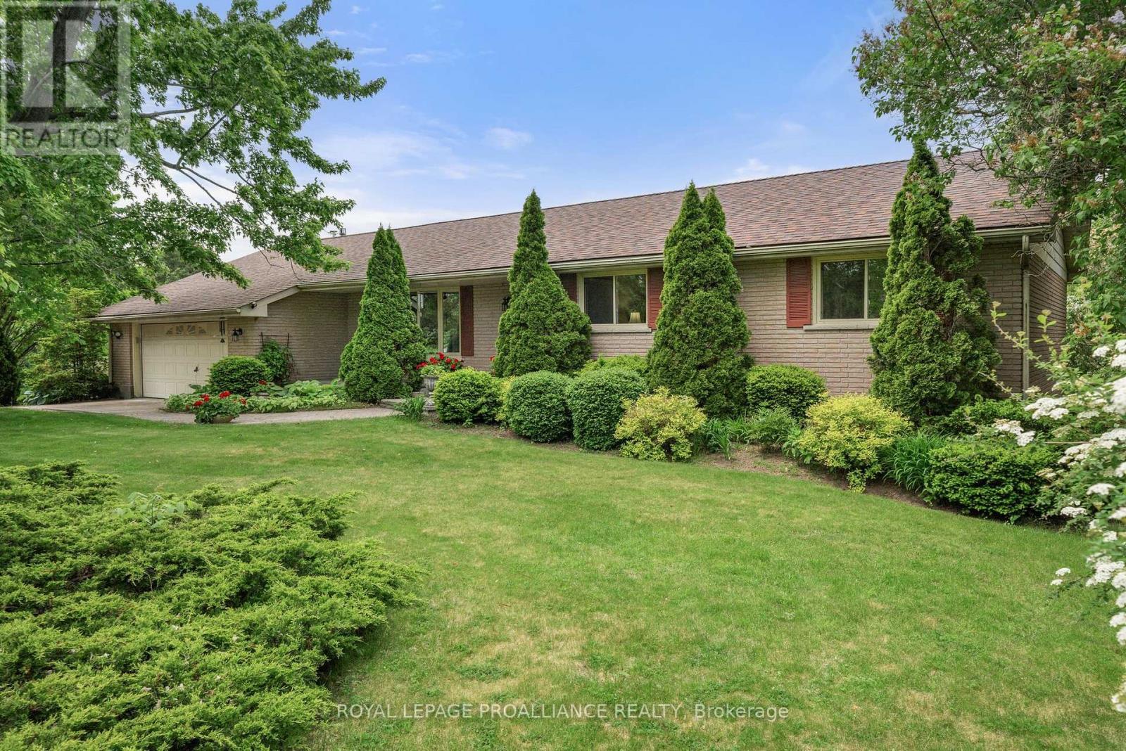 












3286 COUNTY ROAD 3

,
Prince Edward County (Ameliasburg Ward),




Ontario
K0K1L0

