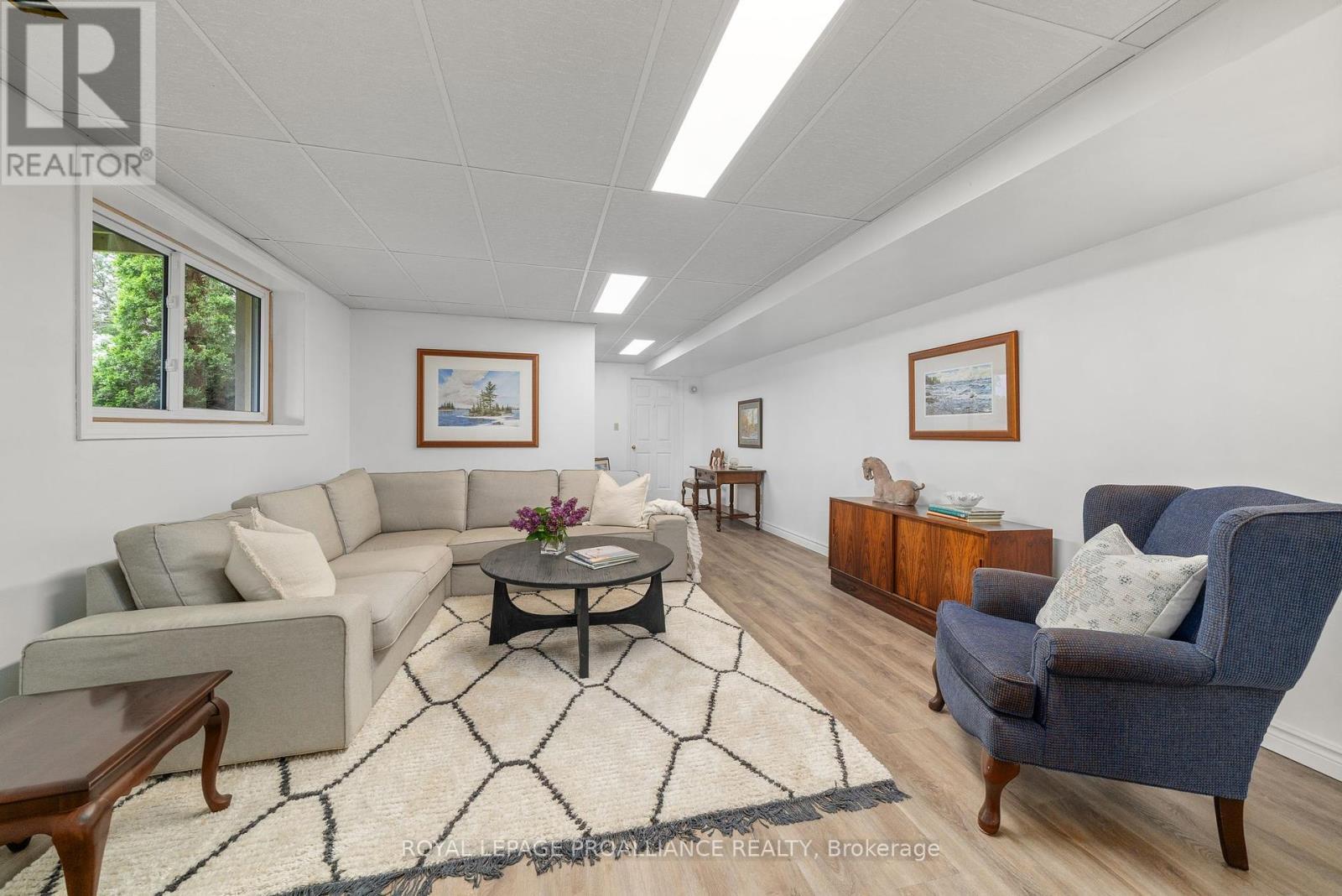 












3286 COUNTY ROAD 3

,
Prince Edward County (Ameliasburg Ward),




Ontario
K0K1L0


