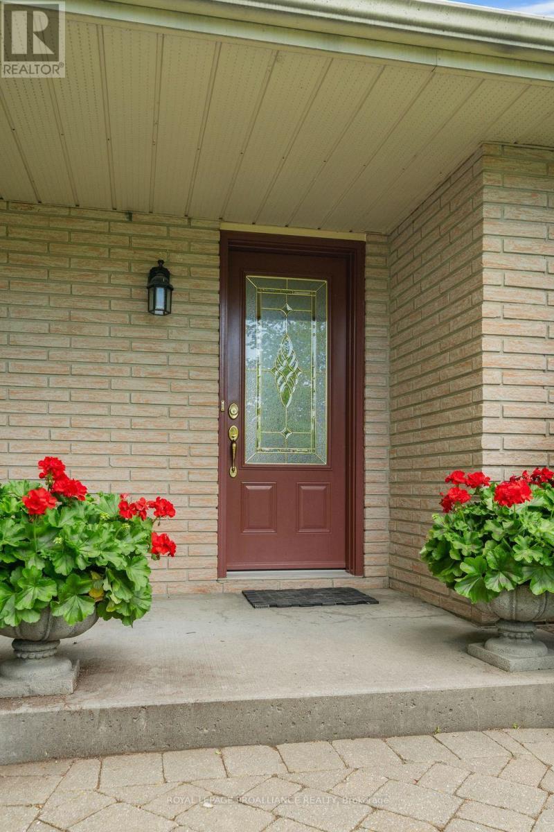 












3286 COUNTY ROAD 3

,
Prince Edward County (Ameliasburg Ward),




Ontario
K0K1L0

