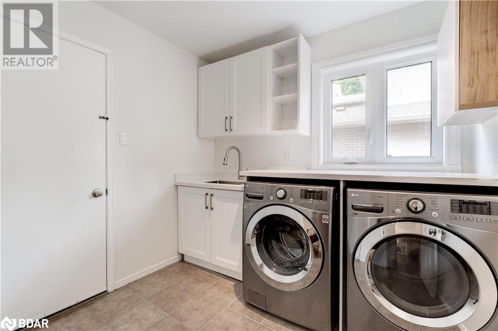 












3097 SWANSEA Drive

,
Oakville,




Ontario
L6L6H7

