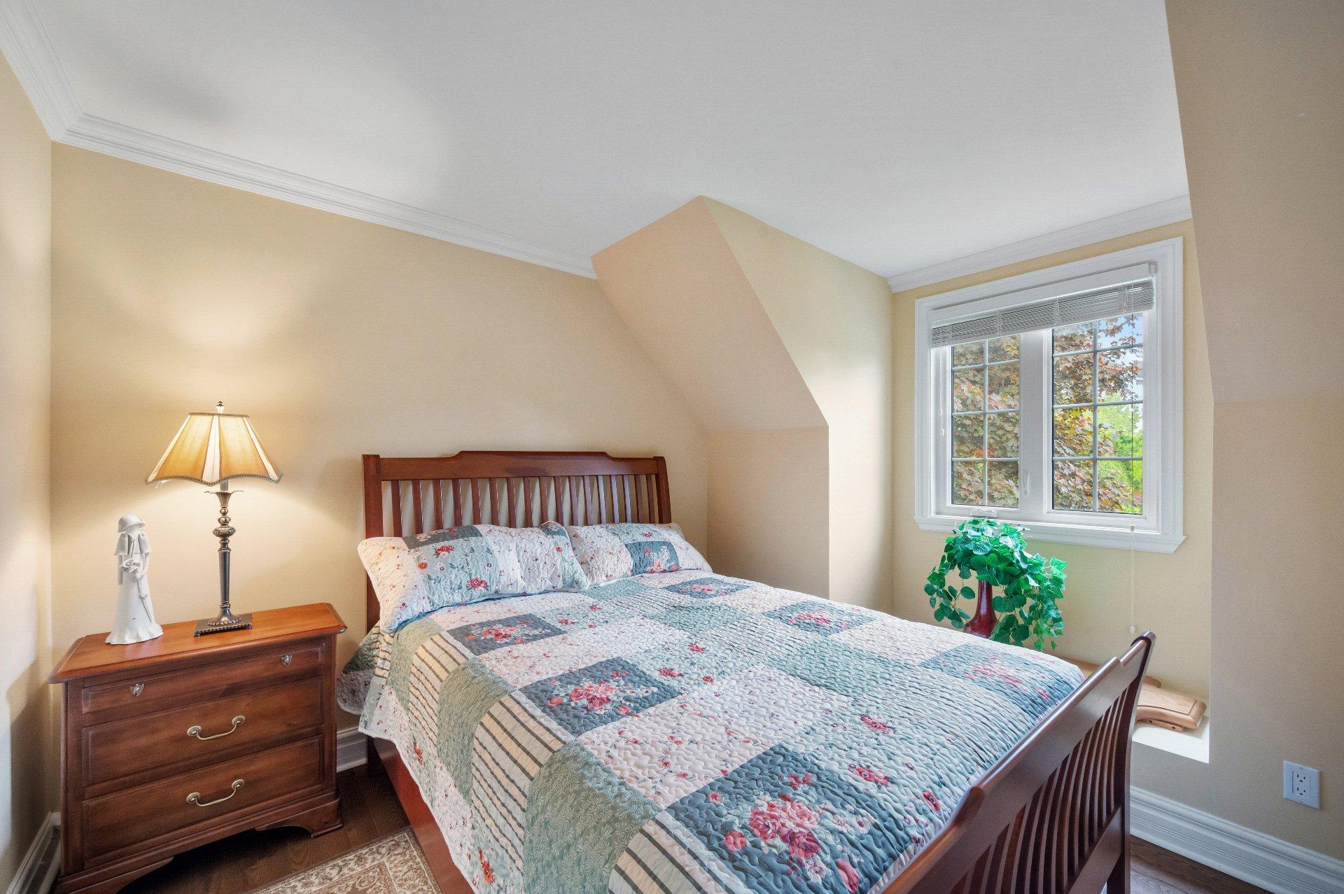 









1334


Rue des Peupliers

,
Mont-Saint-Hilaire,




QC
J3G2W3

