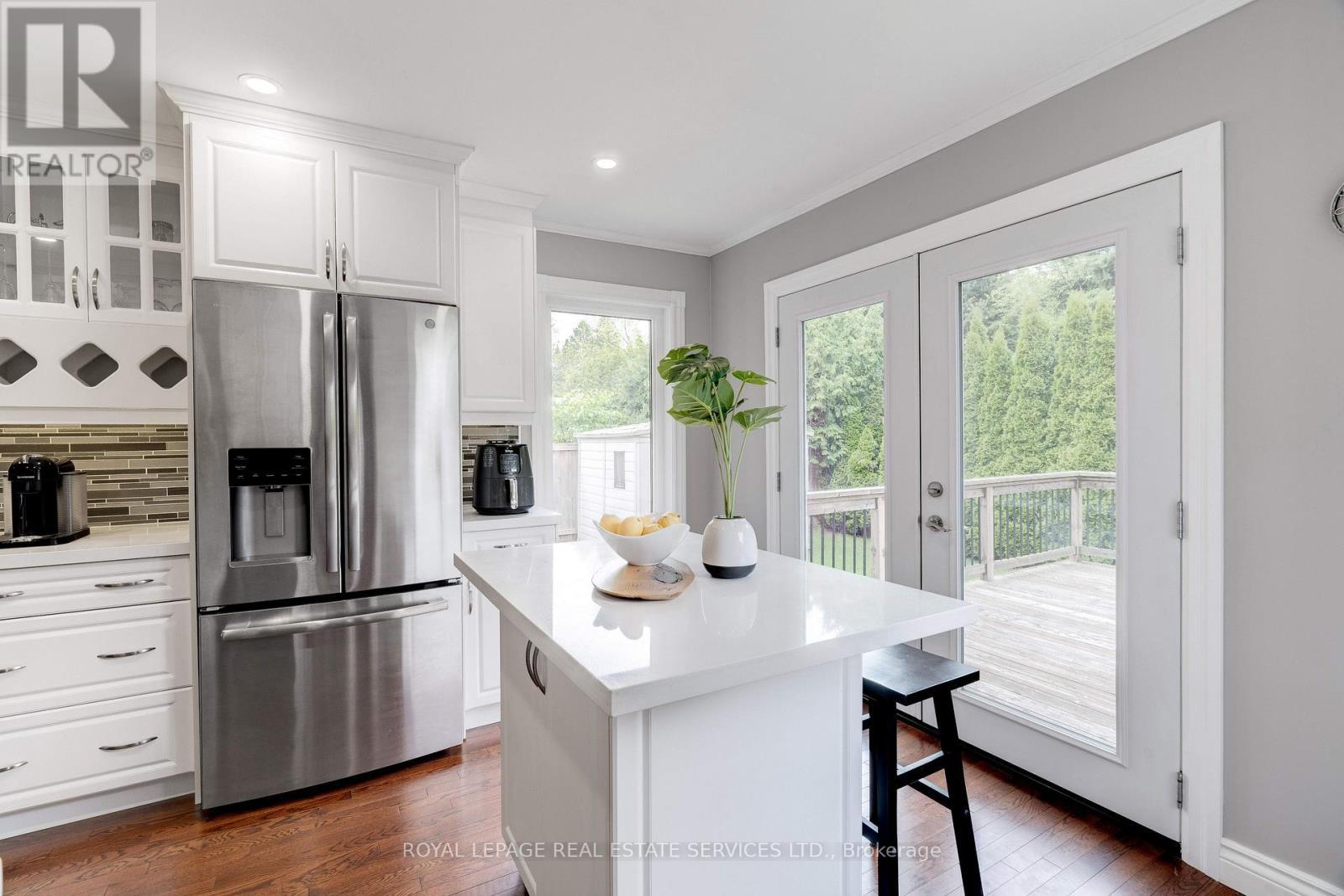 












3097 SWANSEA DRIVE

,
Oakville,




Ontario
L6L6H7

