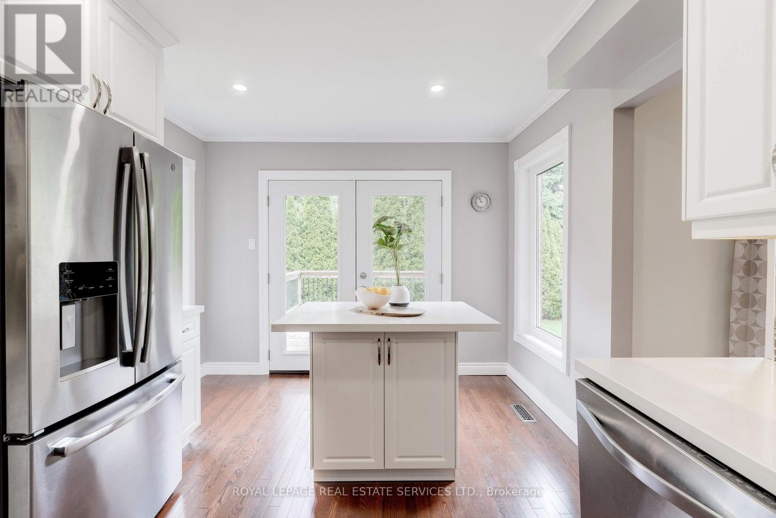 












3097 SWANSEA DRIVE

,
Oakville,




Ontario
L6L6H7

