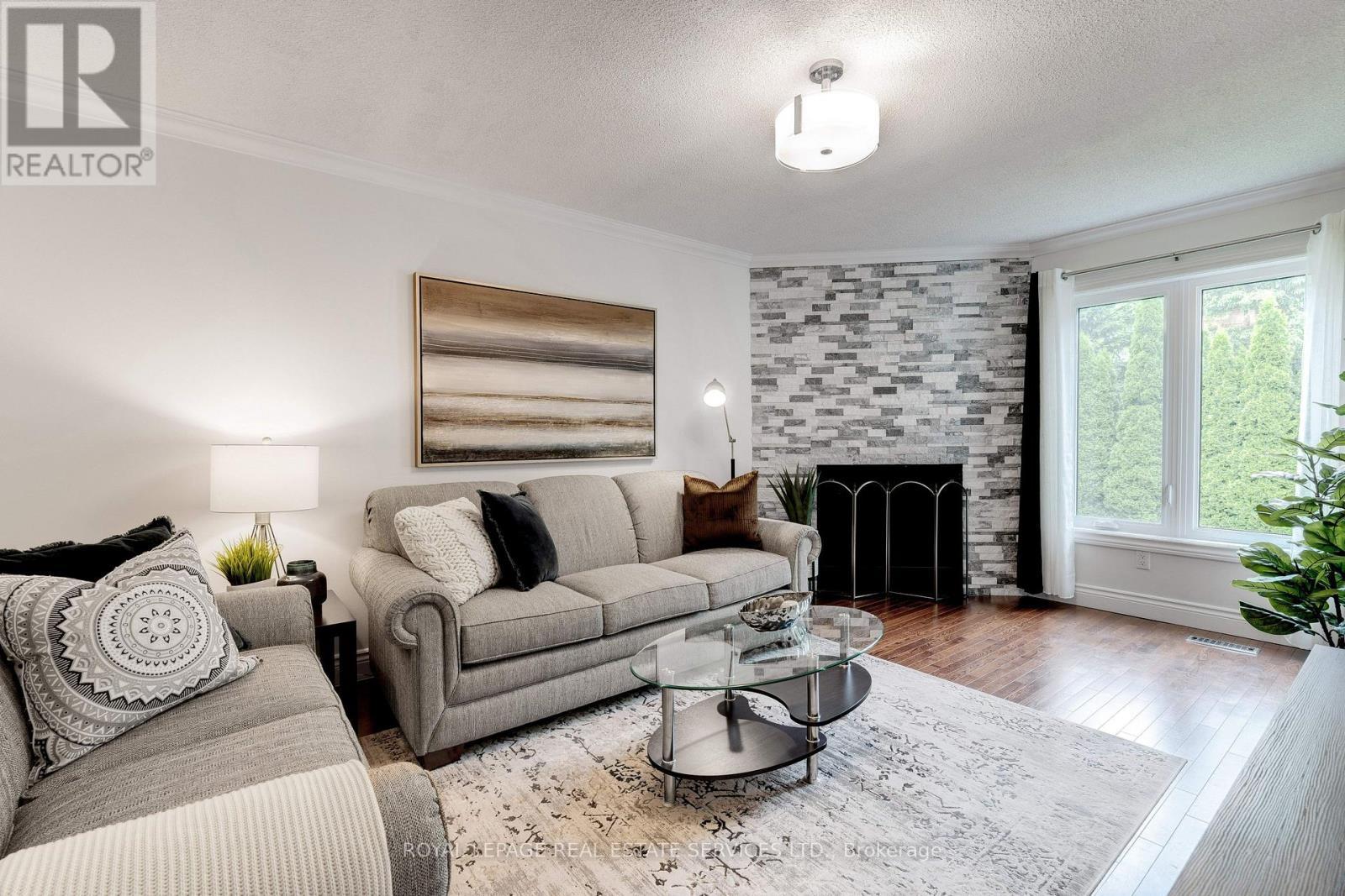 












3097 SWANSEA DRIVE

,
Oakville,




Ontario
L6L6H7


