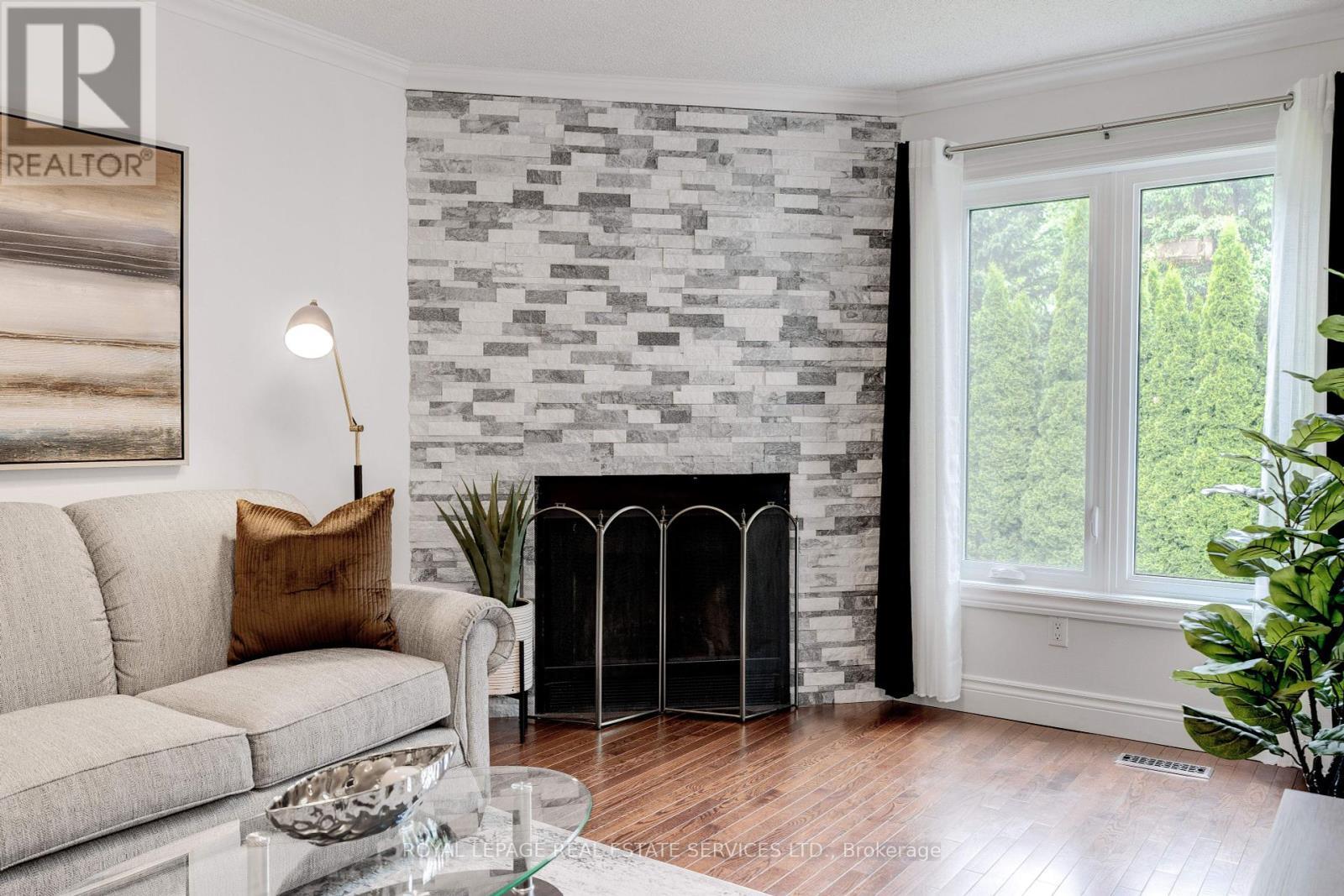 












3097 SWANSEA DRIVE

,
Oakville,




Ontario
L6L6H7

