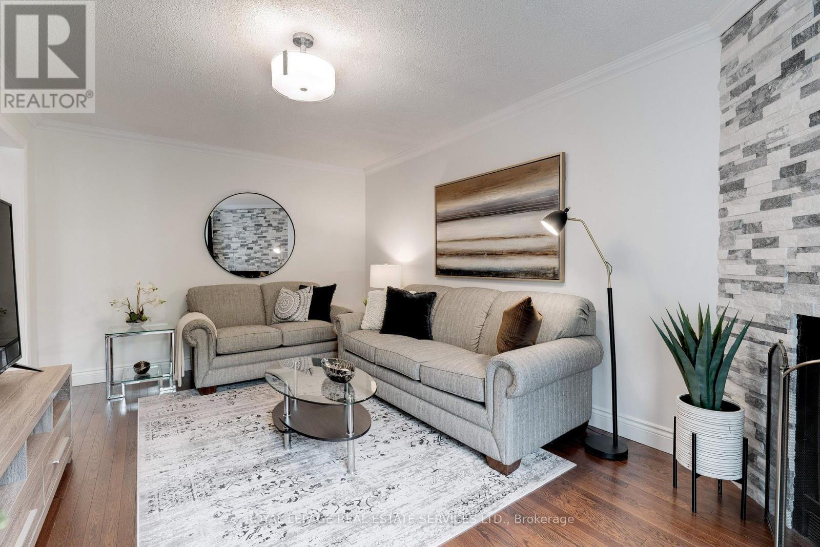 












3097 SWANSEA DRIVE

,
Oakville,




Ontario
L6L6H7

