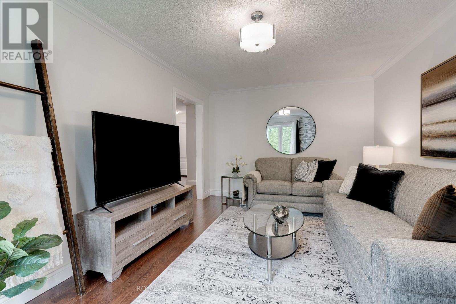 












3097 SWANSEA DRIVE

,
Oakville,




Ontario
L6L6H7


