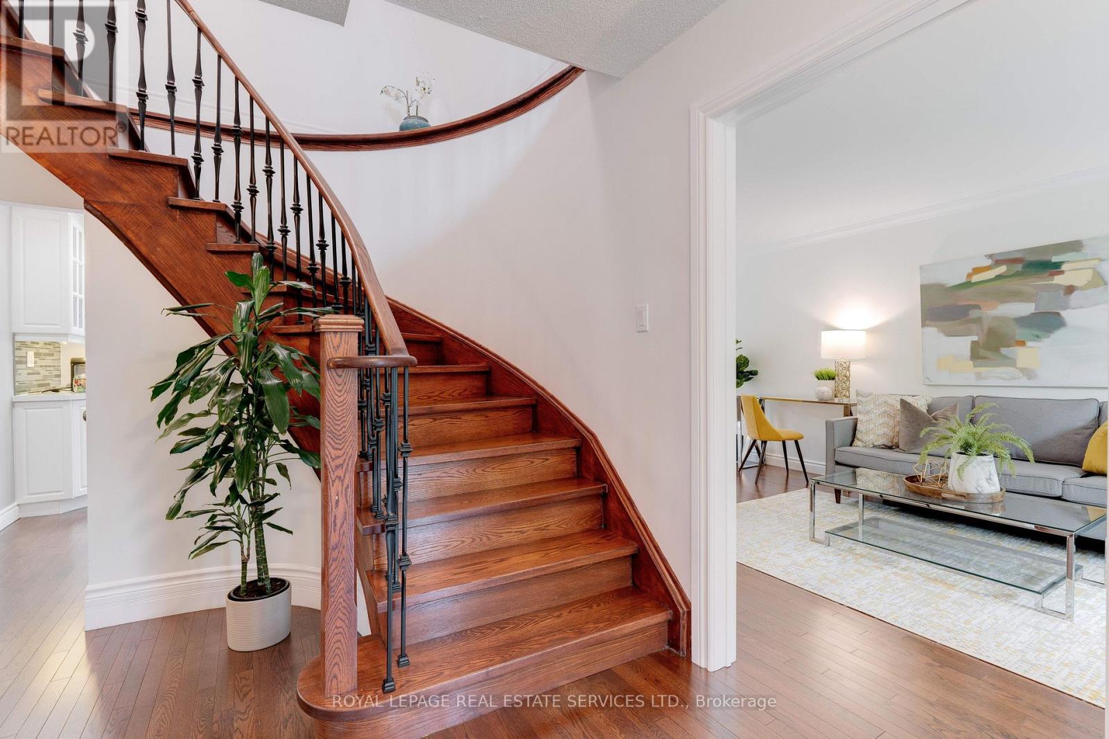 












3097 SWANSEA DRIVE

,
Oakville,




Ontario
L6L6H7


