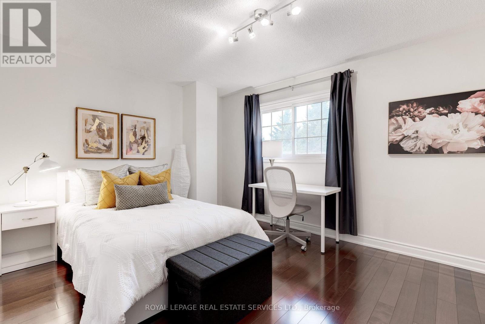 












3097 SWANSEA DRIVE

,
Oakville,




Ontario
L6L6H7

