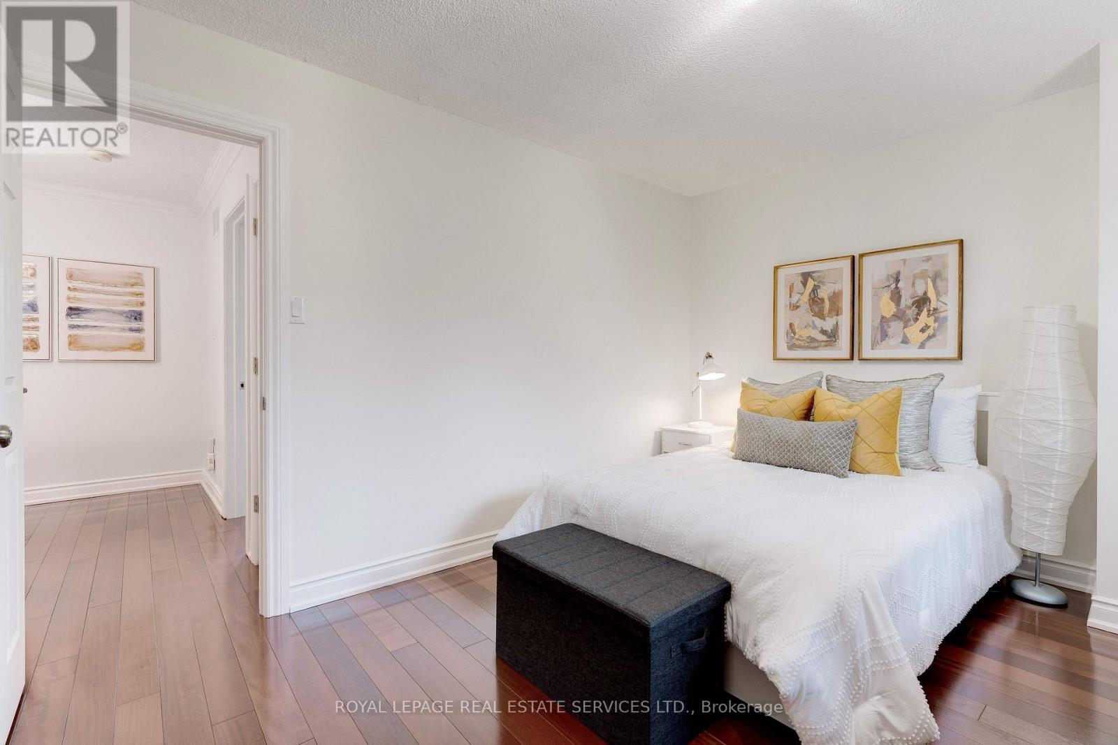 












3097 SWANSEA DRIVE

,
Oakville,




Ontario
L6L6H7

