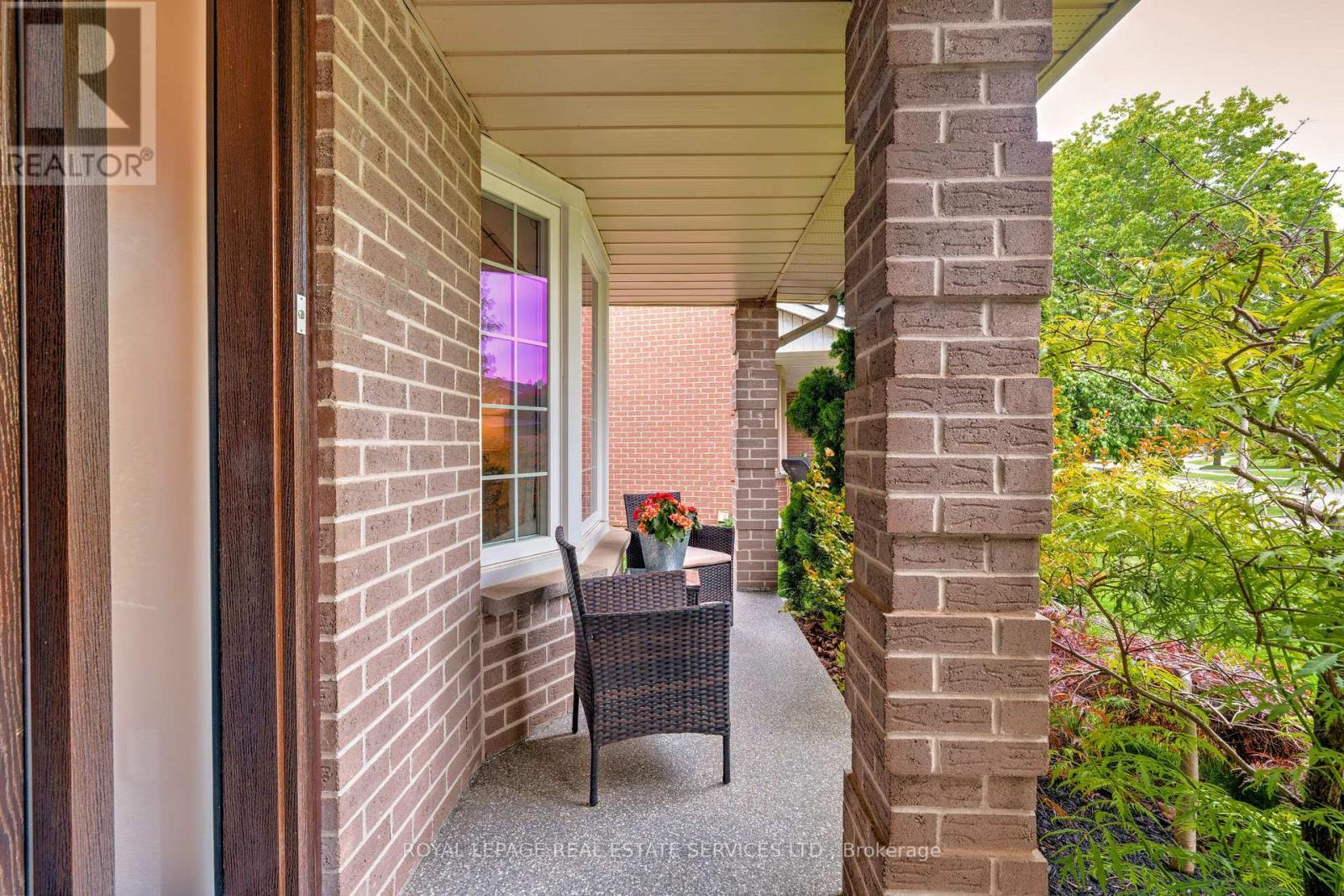 












3097 SWANSEA DRIVE

,
Oakville,




Ontario
L6L6H7

