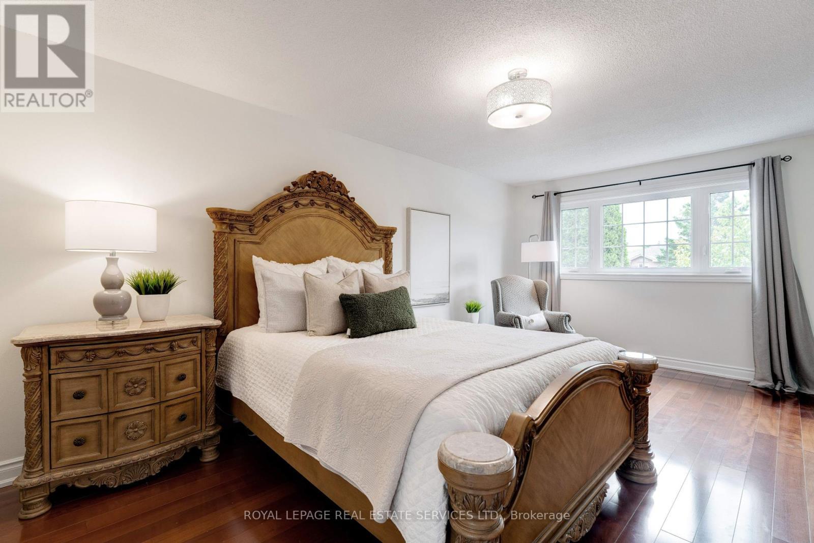 












3097 SWANSEA DRIVE

,
Oakville,




Ontario
L6L6H7

