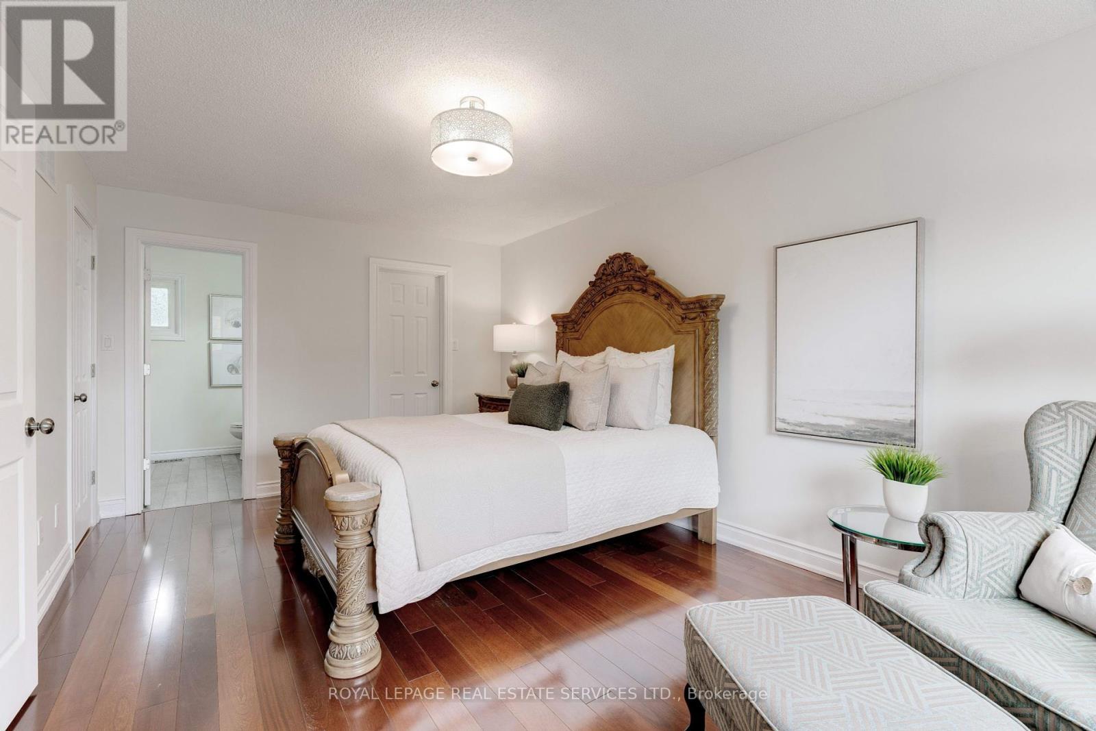 












3097 SWANSEA DRIVE

,
Oakville,




Ontario
L6L6H7

