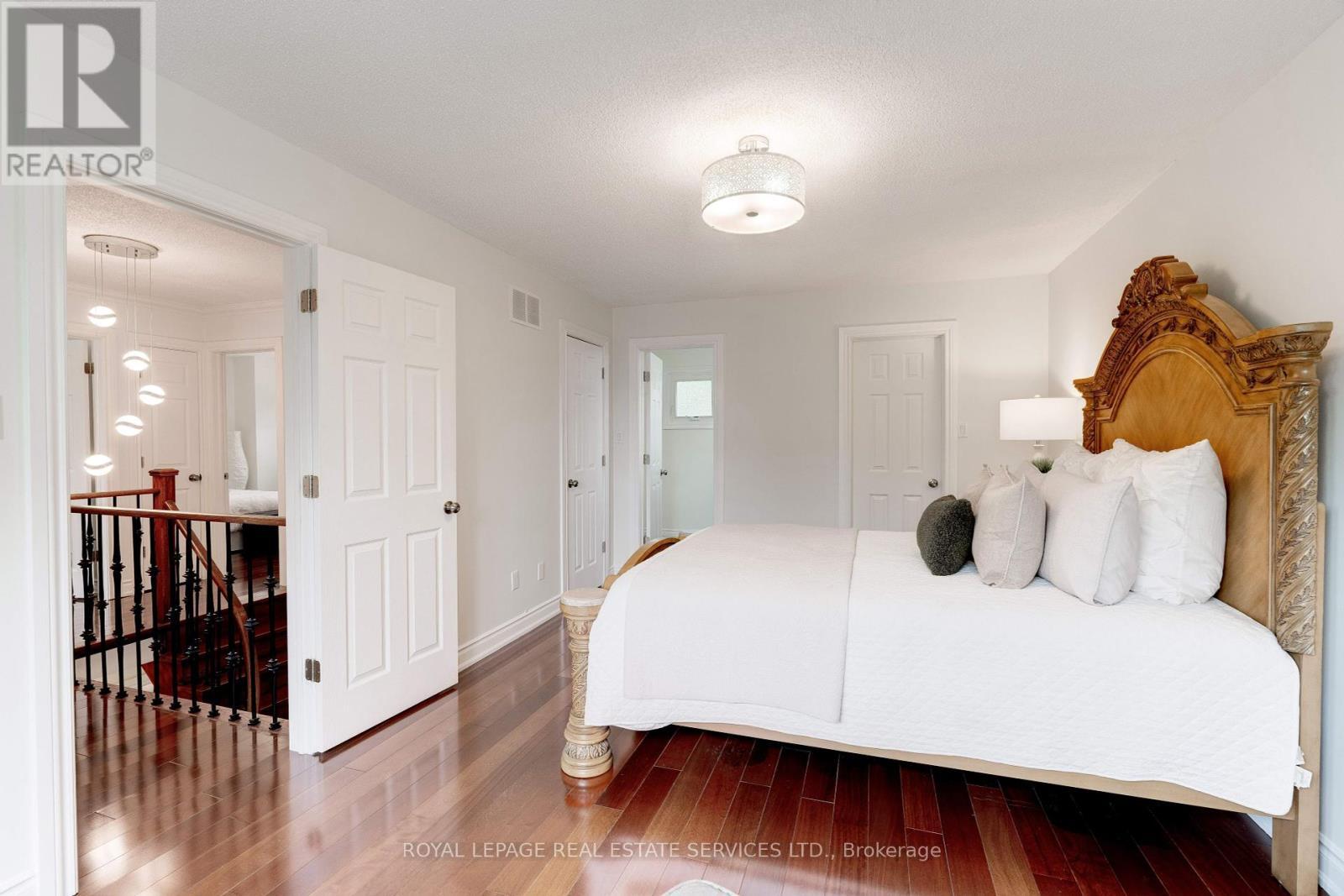 












3097 SWANSEA DRIVE

,
Oakville,




Ontario
L6L6H7

