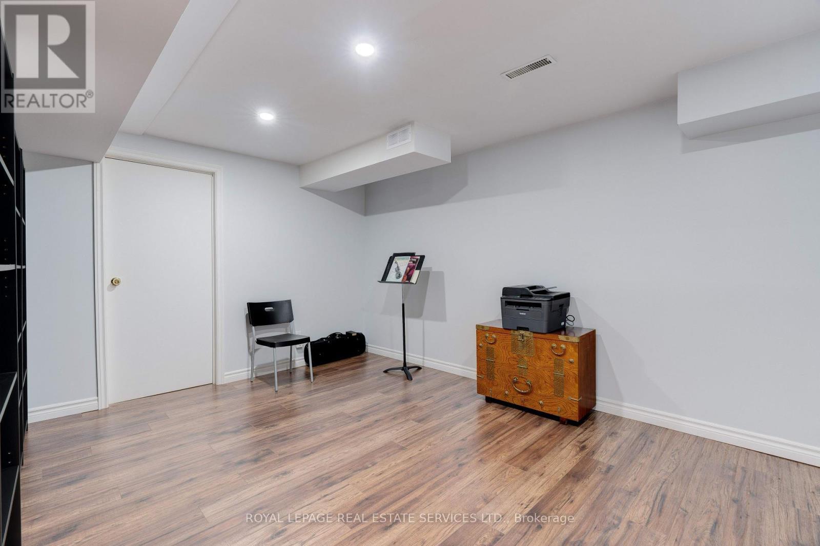 












3097 SWANSEA DRIVE

,
Oakville,




Ontario
L6L6H7

