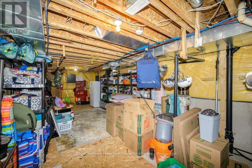 












152 WESTON DRIVE

,
Milton (SC Scott),




Ontario
L9T0V6

