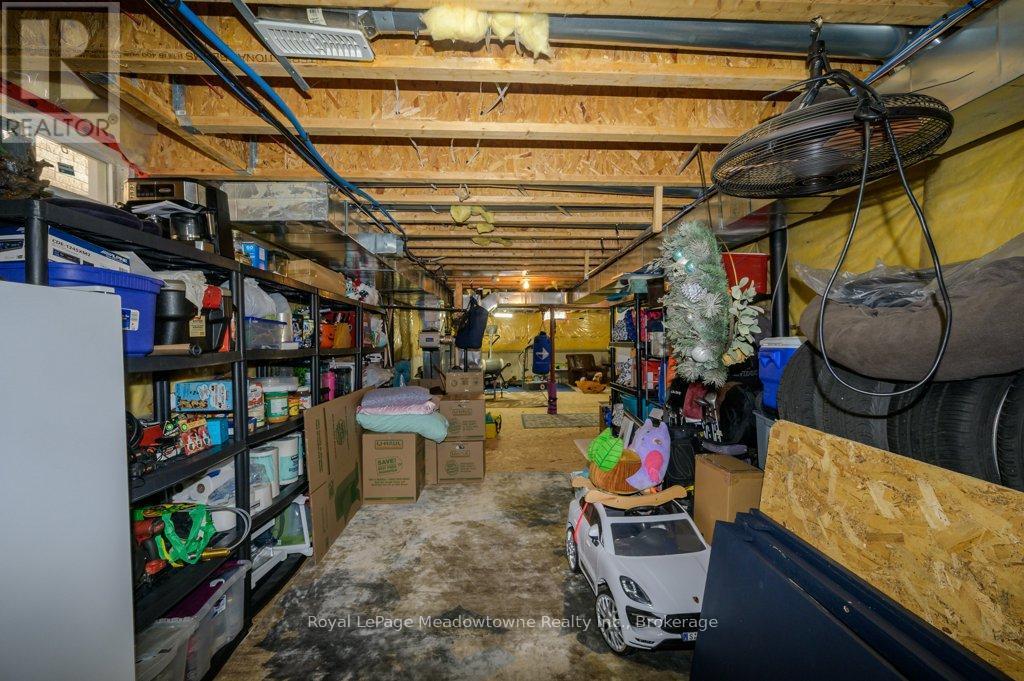 












152 WESTON DRIVE

,
Milton (SC Scott),




Ontario
L9T0V6

