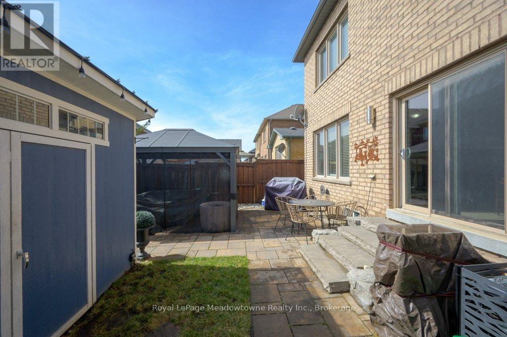 












152 WESTON DRIVE

,
Milton (SC Scott),




Ontario
L9T0V6

