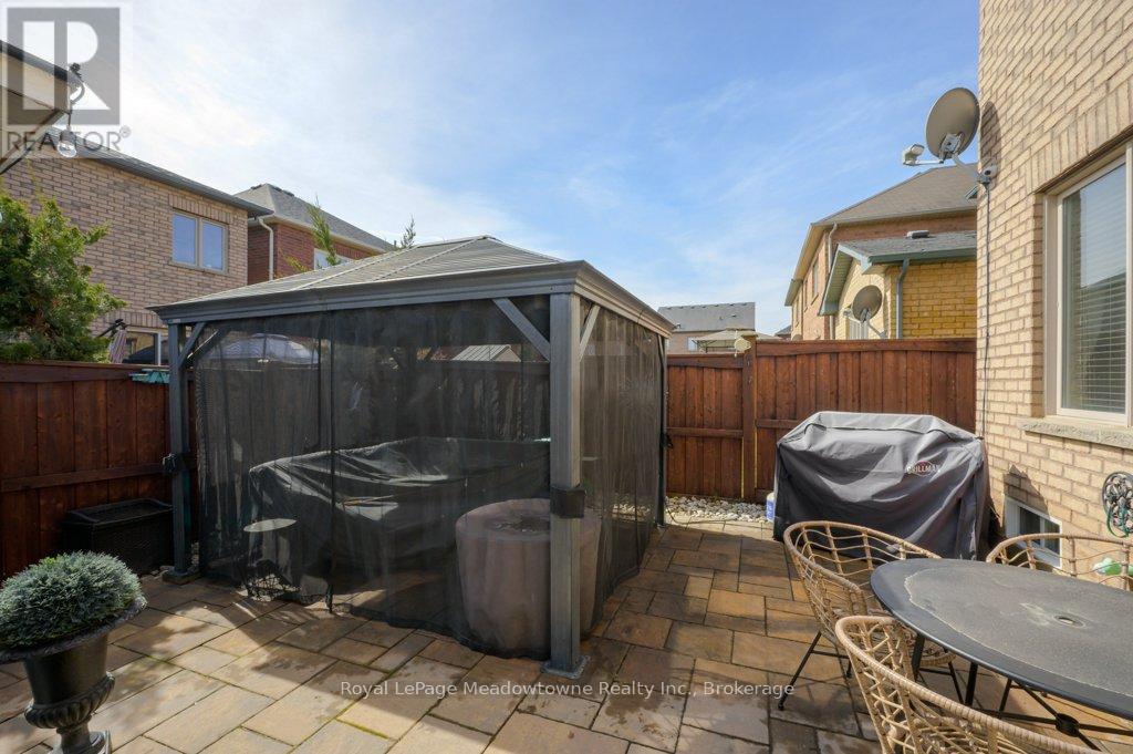 












152 WESTON DRIVE

,
Milton (SC Scott),




Ontario
L9T0V6

