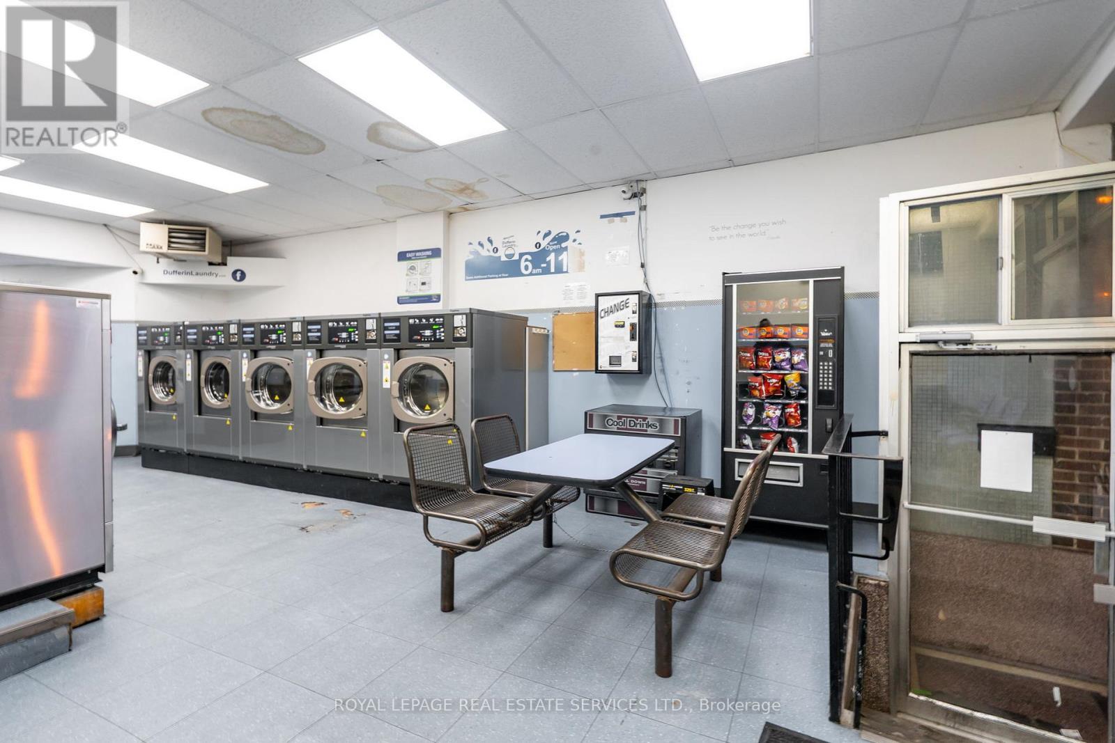 












2852 DUFFERIN STREET

,
Toronto,




Ontario
M6B3S3

