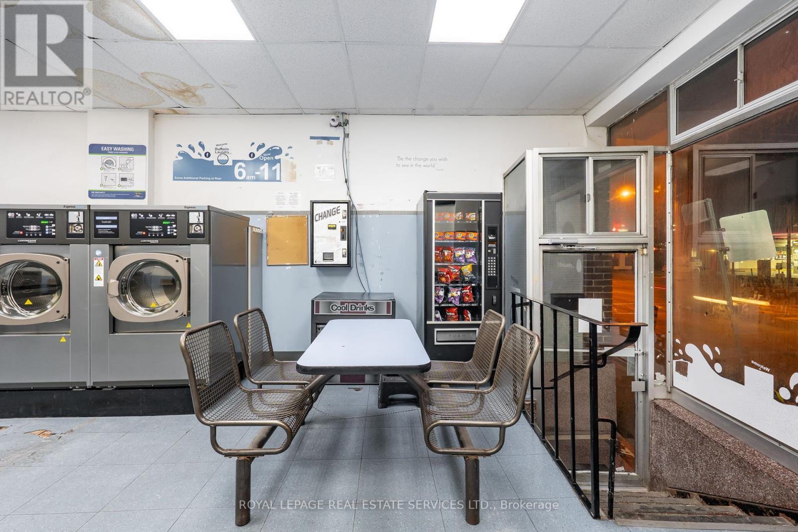 












2852 DUFFERIN STREET

,
Toronto,




Ontario
M6B3S3

